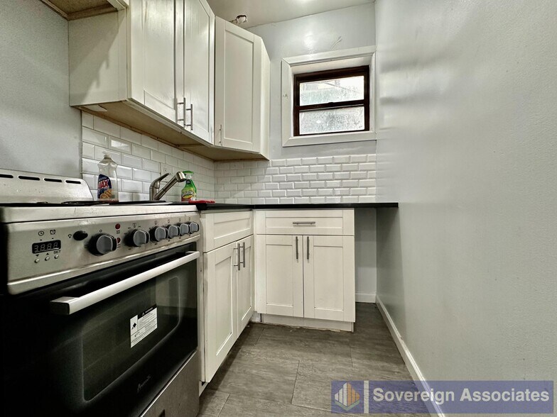 Building Photo - 518 W 204th St