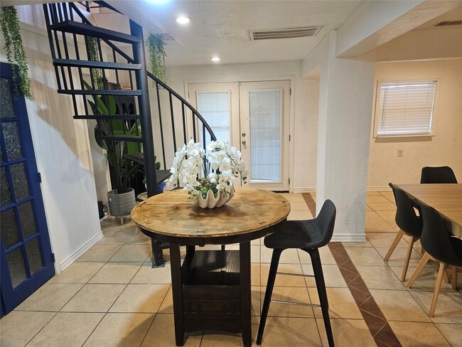 Building Photo - 812 Marlin St