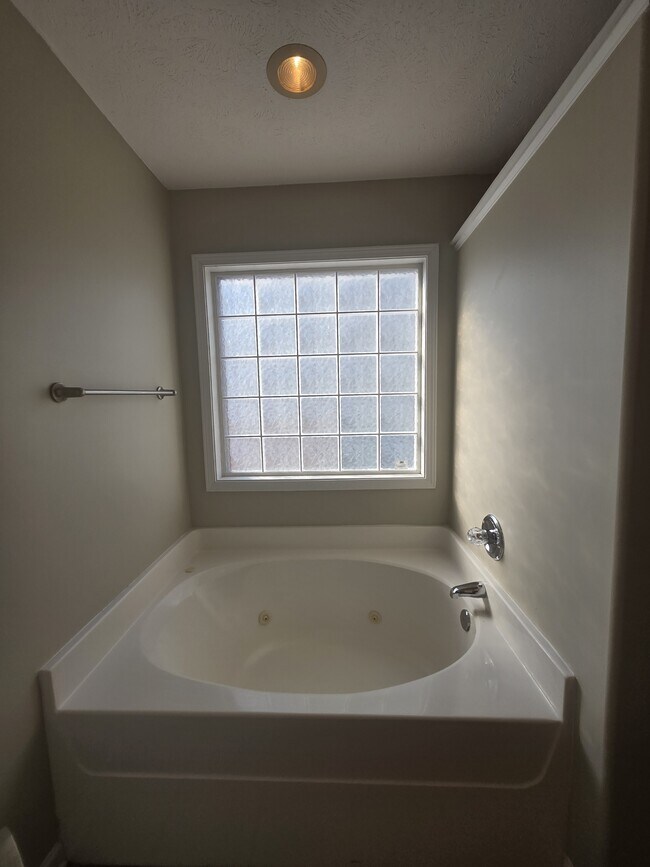 Building Photo - 76 Shelby St