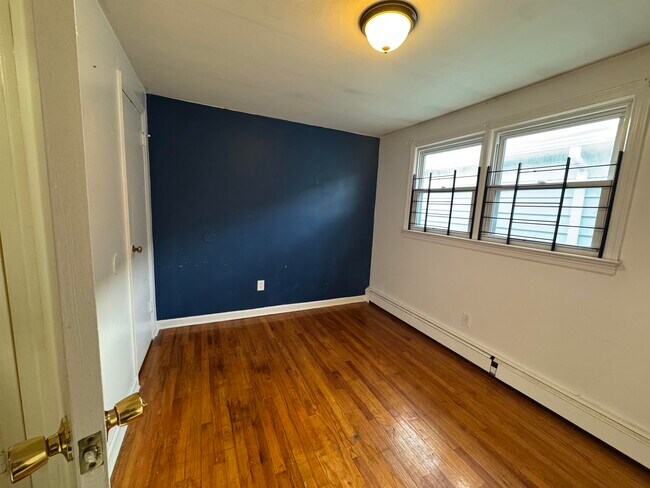 Building Photo - 90 Roosevelt Ave