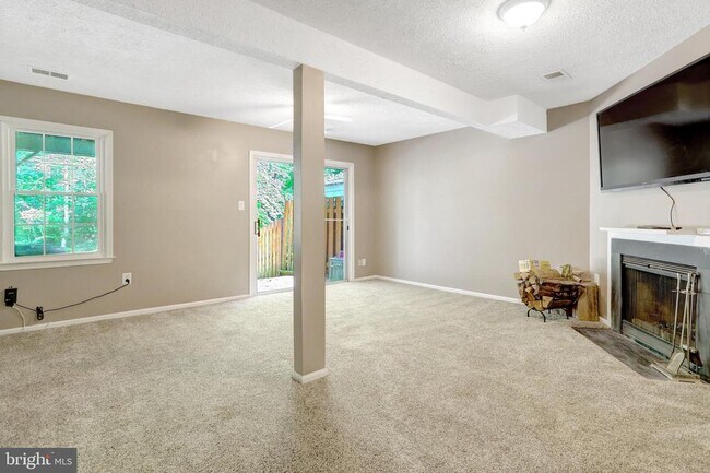 Building Photo - 7926 Pebble Brook Ct