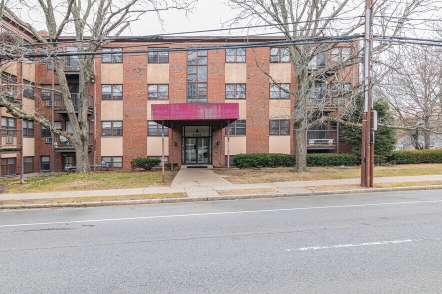 Primary Photo - 4925 Washington St