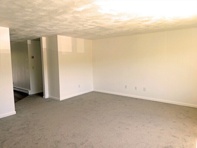 Building Photo - 5 Cicero Dr