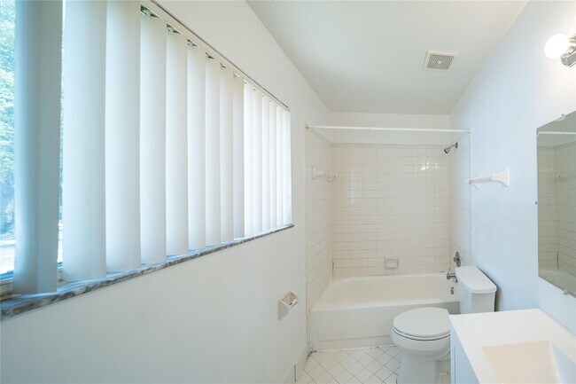 Building Photo - 3453 NW 44th St