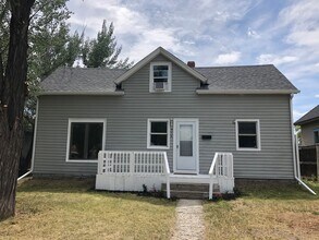 Building Photo - 4 bedroom, 1 bath. Dogs Ok, Remodeled in 2020, Laundry Hookups and Fenced Yard