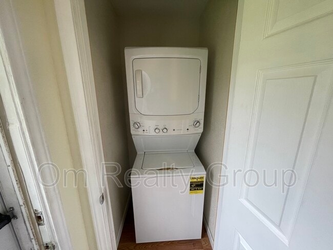 Building Photo - 3942 King St