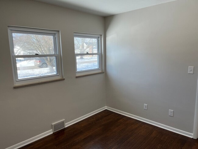 Building Photo - **BEAUTIFULLY REMODELED 3-BEDROOM/1.5 BATH HOUSE IN NORTH COLUMBUS!!**