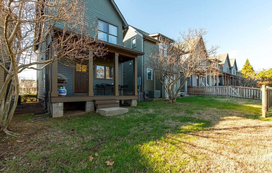 Building Photo - 326 Sylvan Park Ln