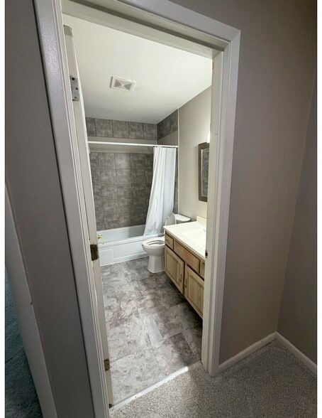 Full Bathroom - 20 Locust Street