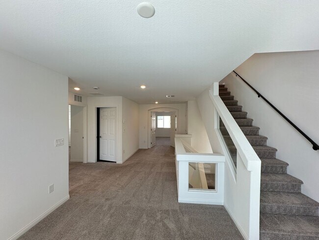 Building Photo - Robindale & Westwind