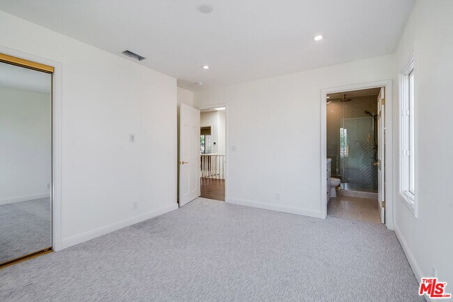 Building Photo - 161 N Hamel Dr