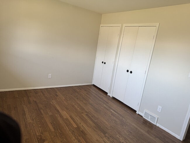 Building Photo - 8669 Crestview Dr