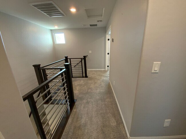 Building Photo - Townhouse in Summerlin North