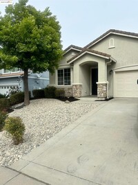 Building Photo - 3995 Warbler Dr