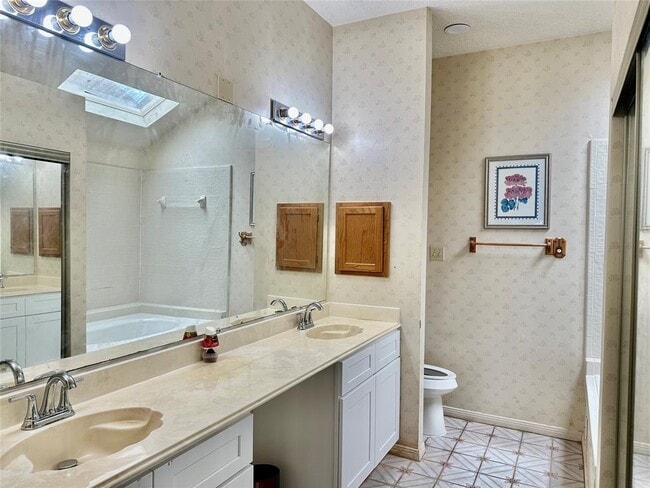 Building Photo - 7818 Chinon Cir