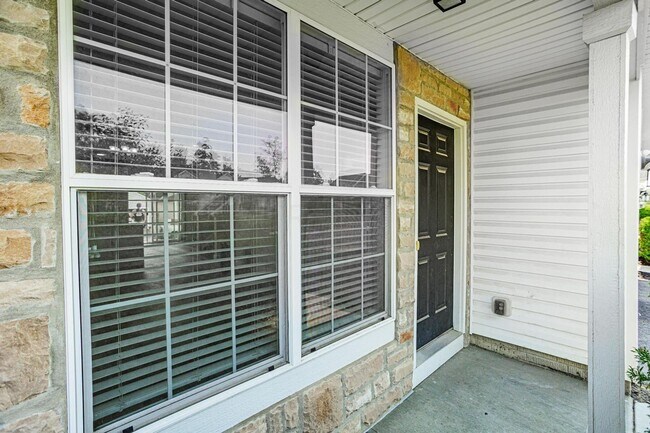 Building Photo - Townes of West Albany