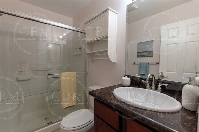 Building Photo - Charming 3-Bed, 2-Bath Condo in Prime Coll...