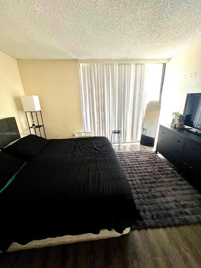 Building Photo - 20102 SW 123rd Dr