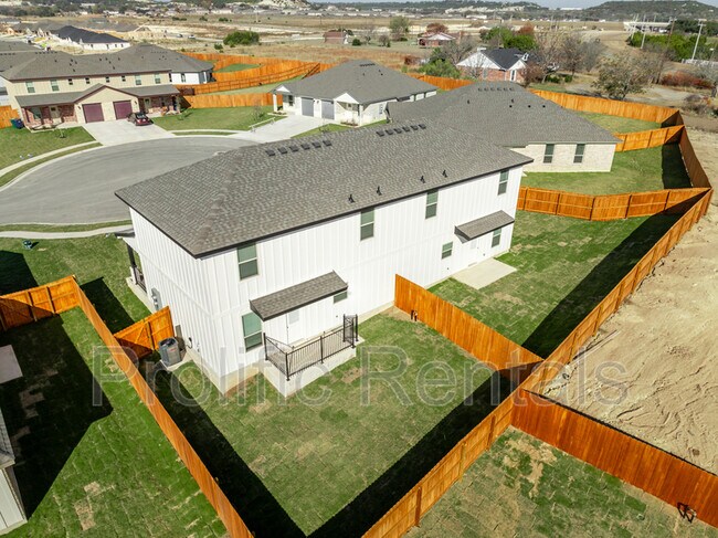 Building Photo - 106 Logan Ct