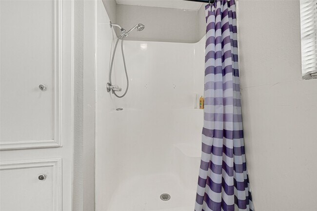 Building Photo - 1109 Frances Dr