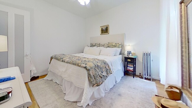 Building Photo - Extra Large Lakeview One Bedroom Includes ...
