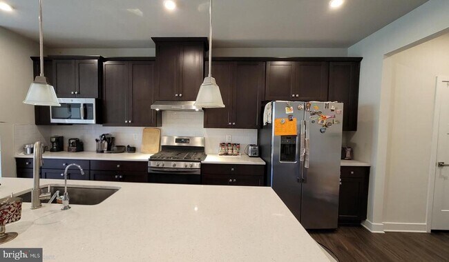 Building Photo - 8663 Shady Pines Dr