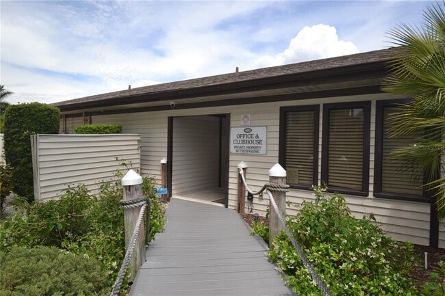 Building Photo - 329 Moorings Cove Dr