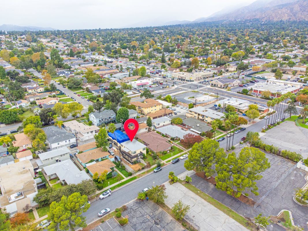 Building Photo - 1253 Del Rey Ave