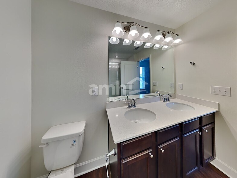 Building Photo - 2110 Saffron Walden Dr