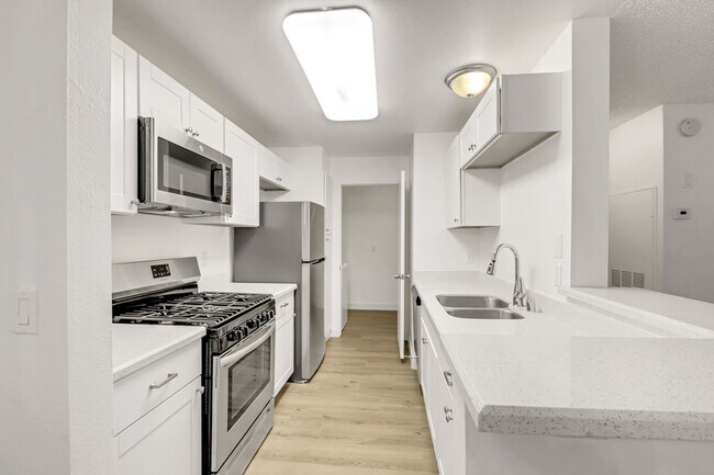 Building Photo - Remodeled 2 bedroom condo