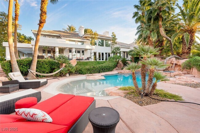 Building Photo - 2057 Troon Dr