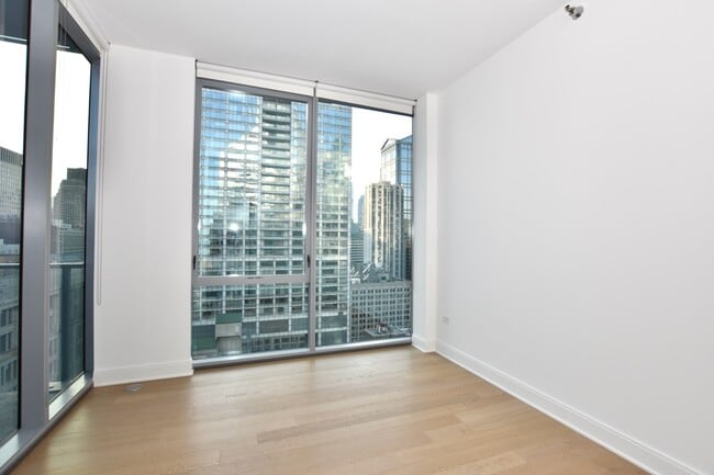 Building Photo - 60 E Randolph St