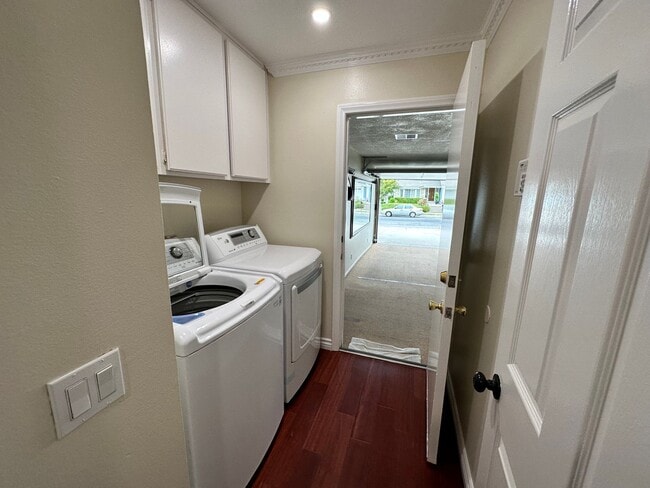 Building Photo - UPDATED 3 BED 2 BATH HOUSE WITH POOL