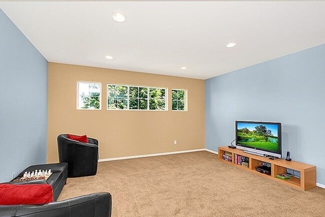 Building Photo - A Beautiful Picture Perfect Home with 4 Be...