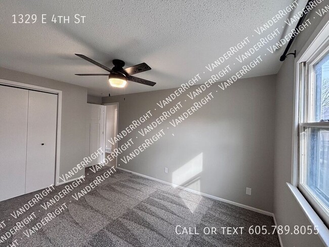 Building Photo - 1329 E 4th St