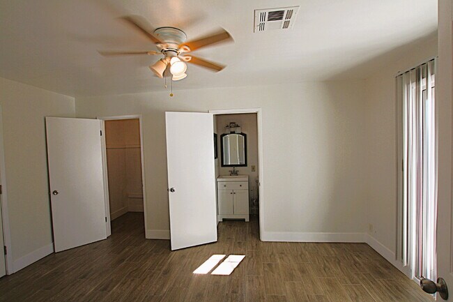 Building Photo - Rare Find in the Coveted Cheery Lynn Historic District!