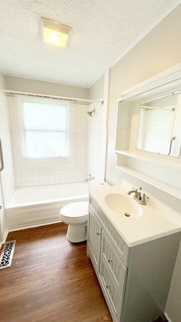 Building Photo - NORTH EAST SIDE 3 BEDROOM HOME AVAILABLE NOW!