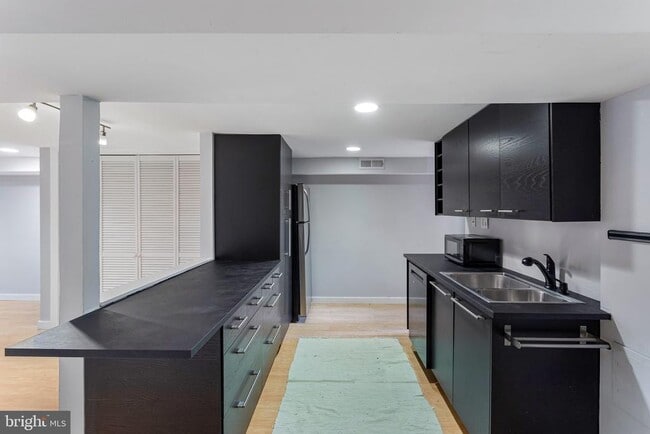 Building Photo - 1311 East Capitol St SE