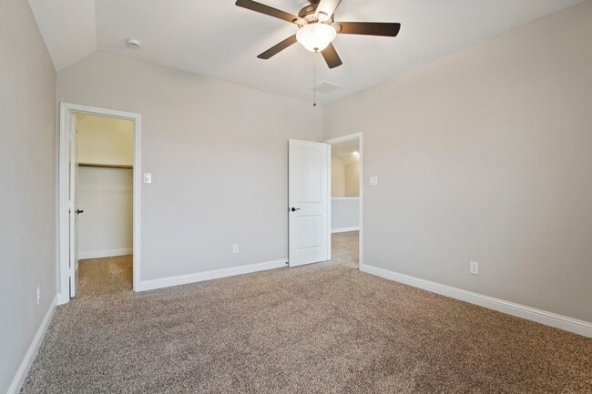 Building Photo - 20102 Three Chutes Ln