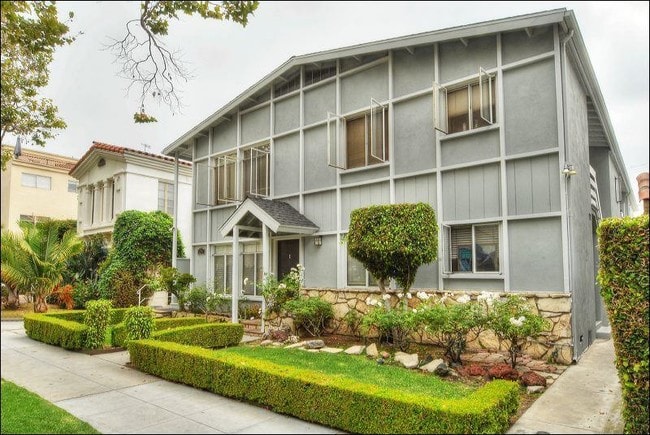 Primary Photo - 204 S Arnaz Drive Apts.
