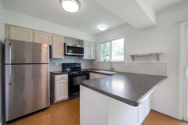 Building Photo - Updated Provo Home w yard + attached 2 car!