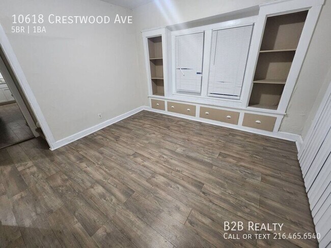 Building Photo - 10618 Crestwood Ave