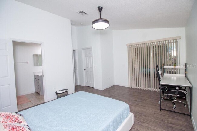 Building Photo - Kissimmee Charmer