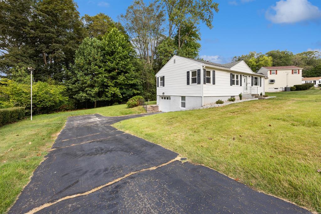 Driveway - 1325 Avon Blvd