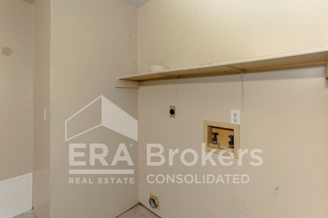 Building Photo - 2304 Sherman Dr