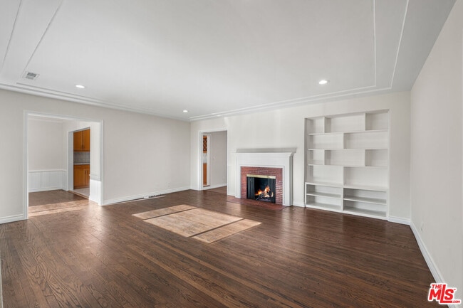 Building Photo - 6932 Mammoth Ave