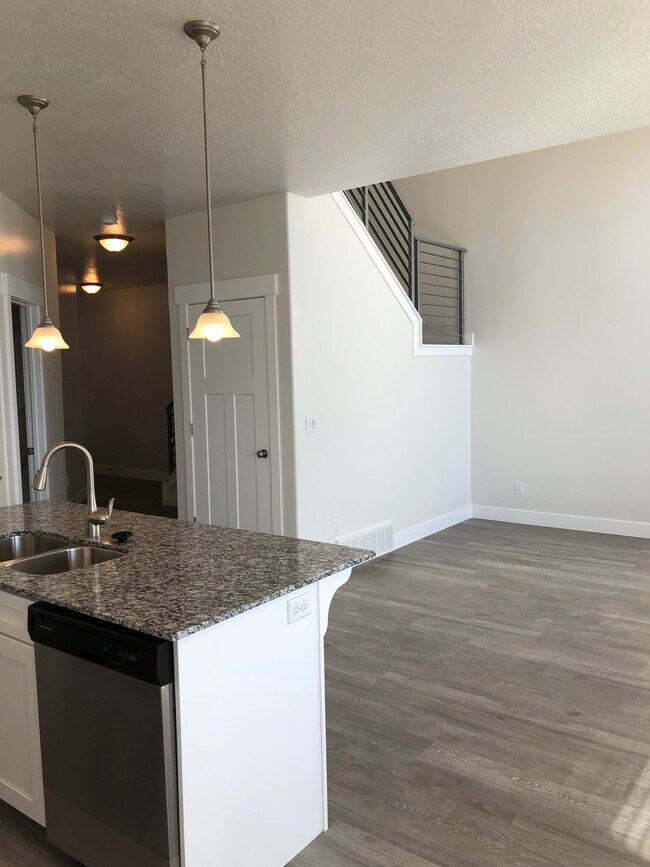 Building Photo - 4356 W Sykes Ln