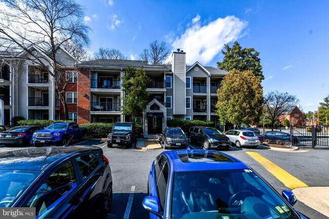Building Photo - 3303 Wyndham Cir