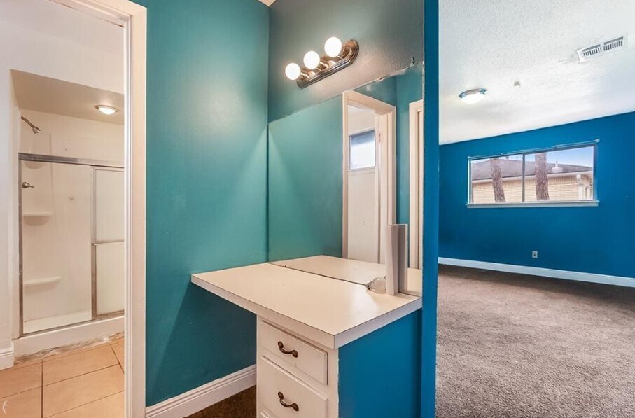 Building Photo - 2728 Valentine Ct