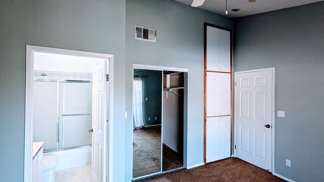Building Photo - 4940 Lockhaven Ave